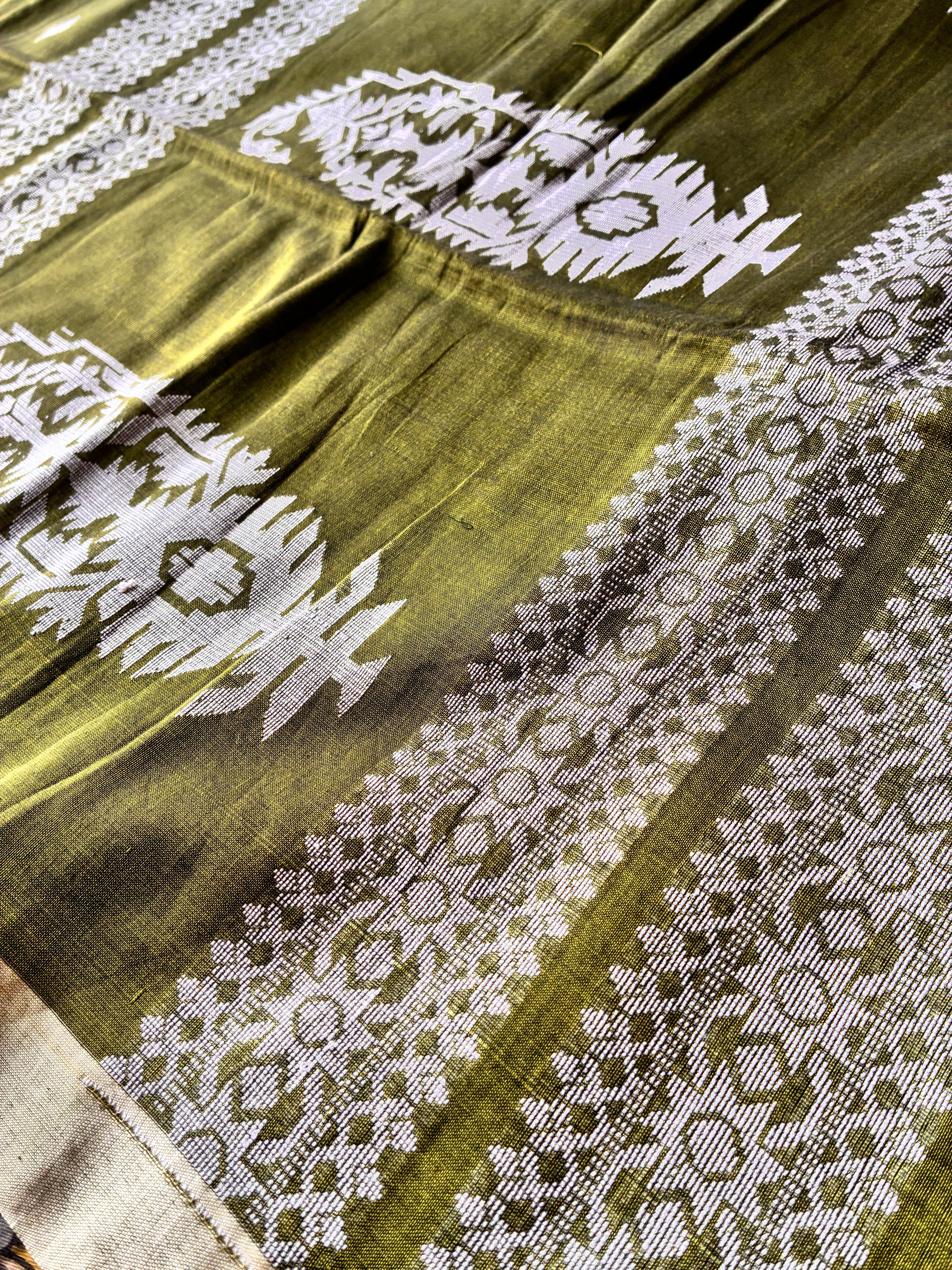 Earthy Olive Green Hand-Woven Mul Cotton Saree