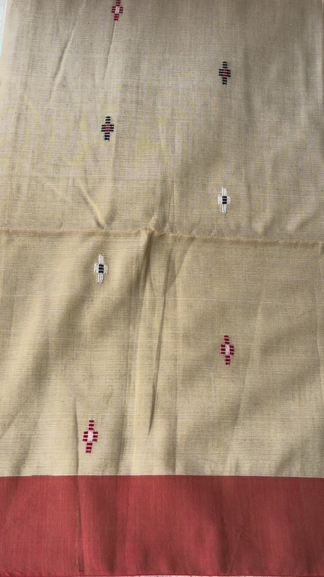Natural Beige Mul Cotton Saree with Rust Red Contrast Border & Hand-Woven Motifs